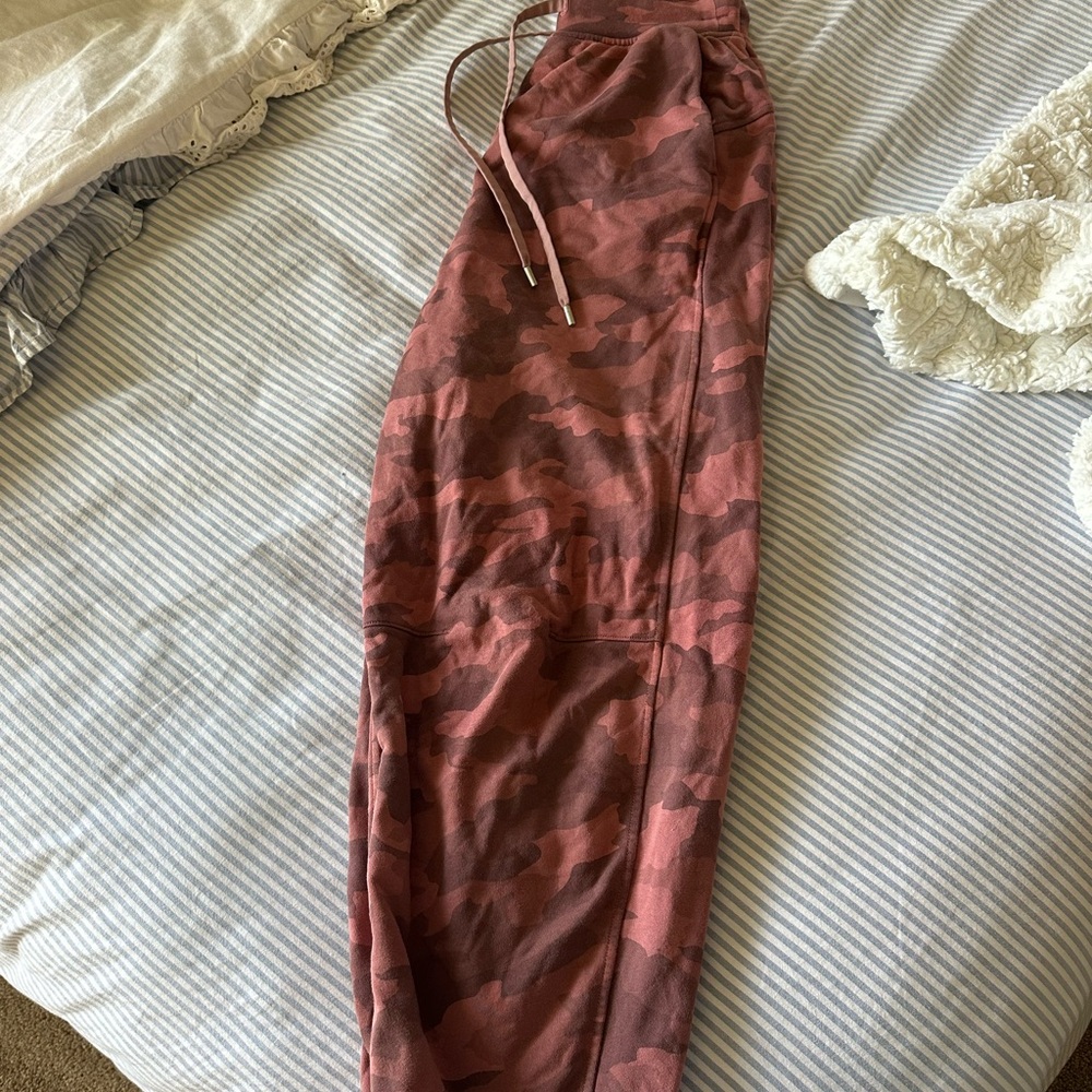 Lululemon pink Camo-Print Jogger Sweatpants